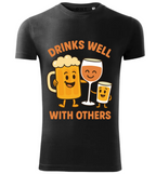 Tricou Barbati Imprimeu "Drinks Well With Others" - Negru